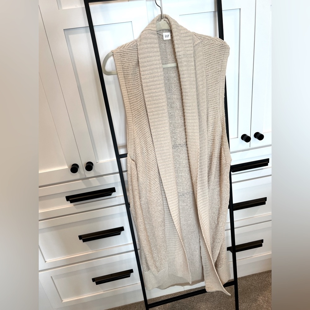 Gap knit vest